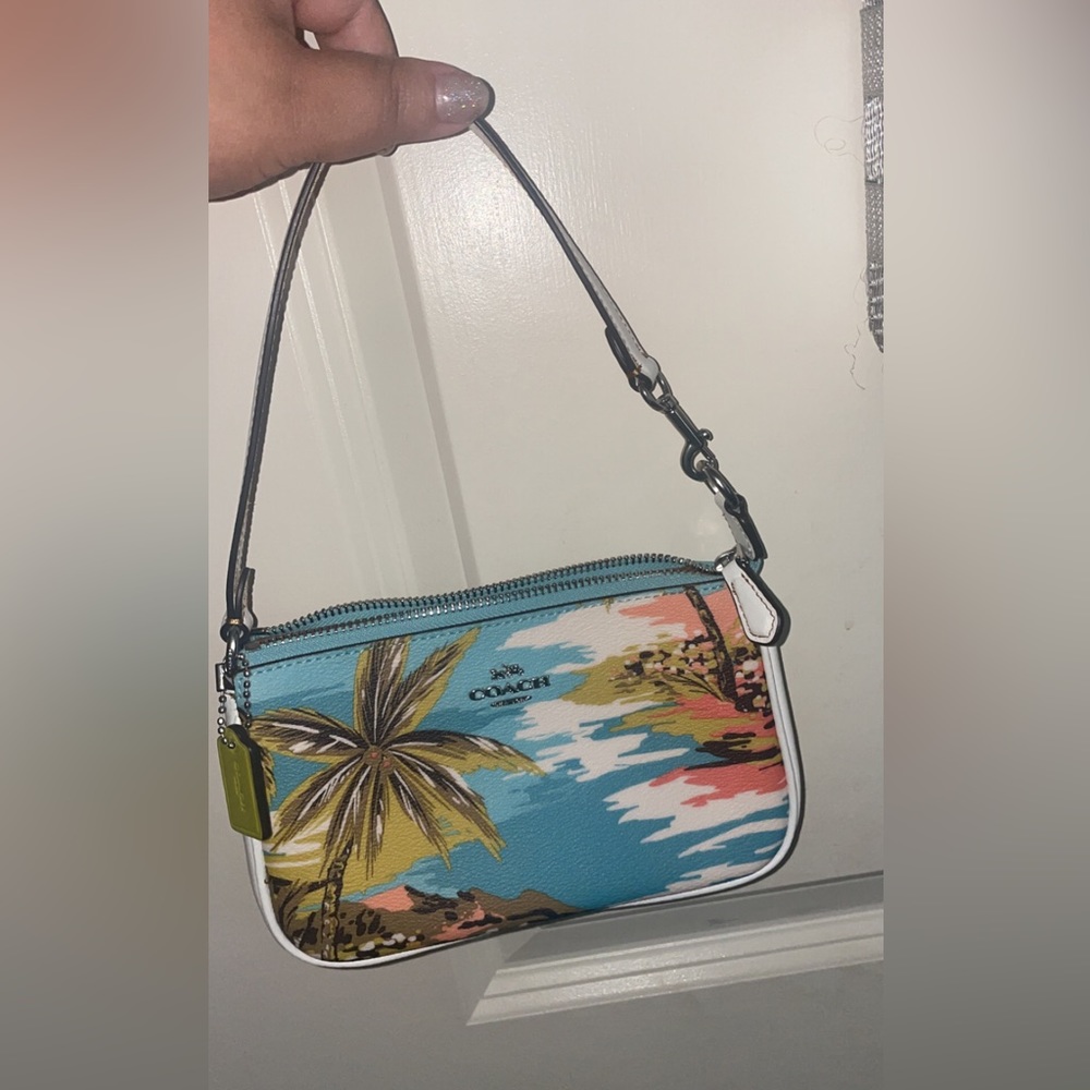 NWT coach Hawaiian Nolita 19